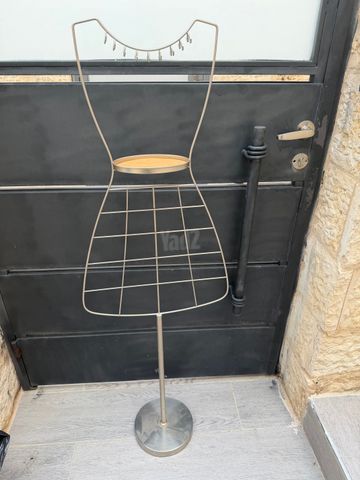 מתלה לתכשיטים