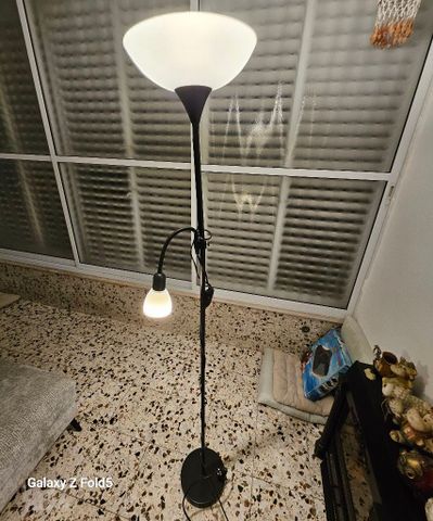 מנורה  עומדת