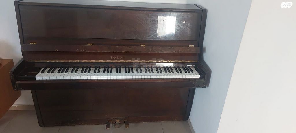 פסנתר של TOKAI