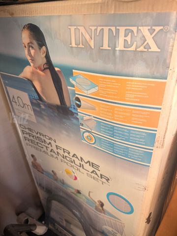 בריכה intex