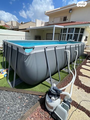 בריכה intex