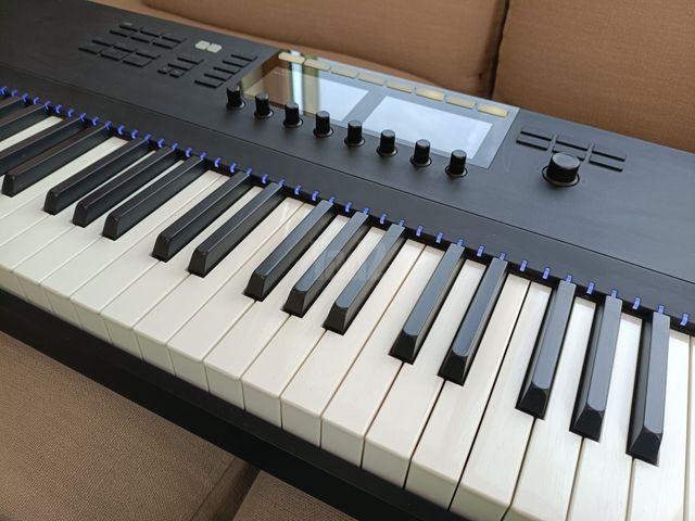 מקלדת שליטה Komplete S88