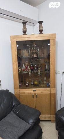 שולחן מזנון וויטרינה