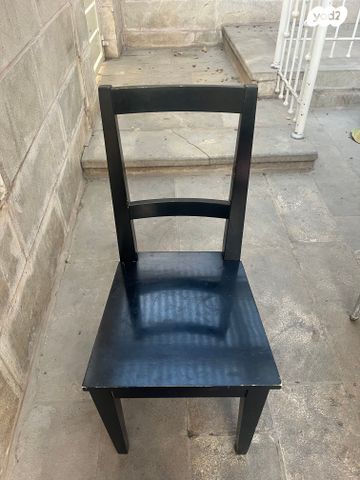 כיסא עץ מלא