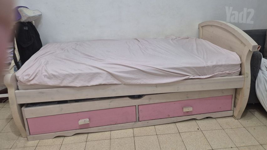 מיטת נוער וחבר