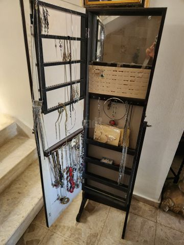 ארון תכשיטים