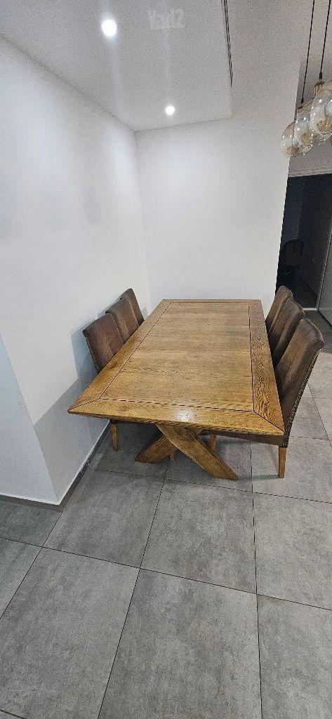 שולחן עץ