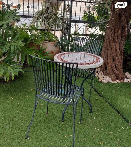 אדניות ועציצים