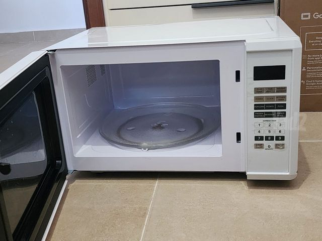 מיקרוגל Electra EEM100136WH