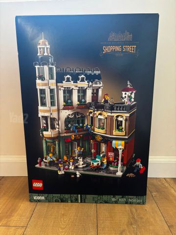 LEGO Icons Shopping Street