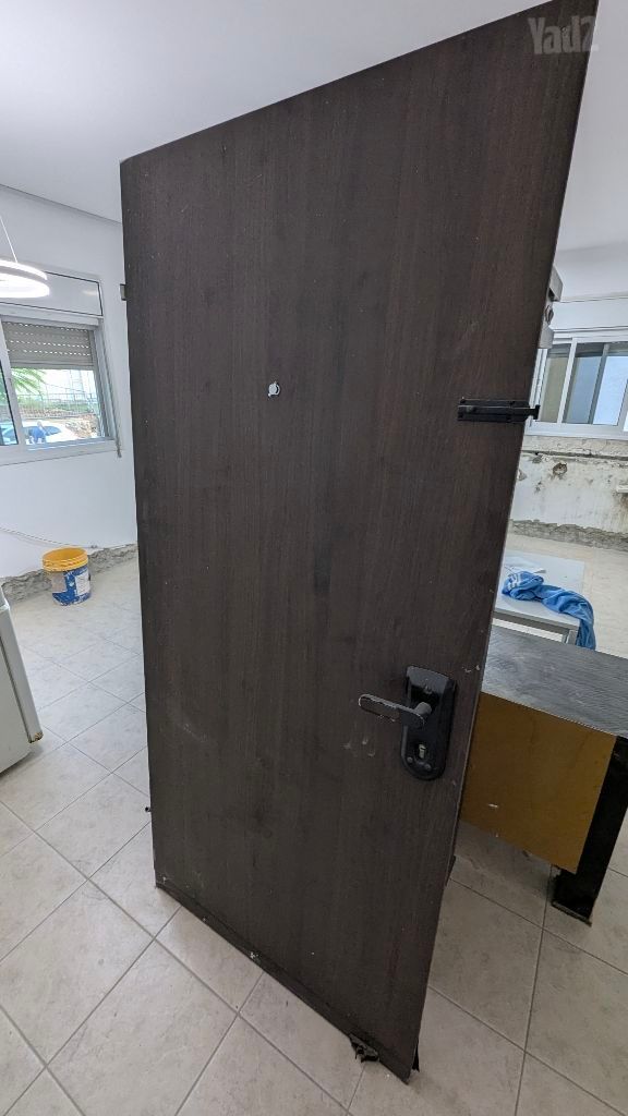 דלת רב בריח