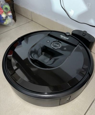 iRobot Roomba i7