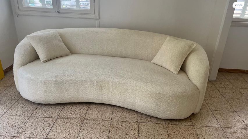 ספה תלת מושבית