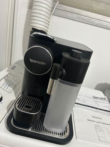 מכונת קפה Nespresso F541
