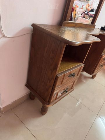 ‏שידת Vintage מעץ מלא