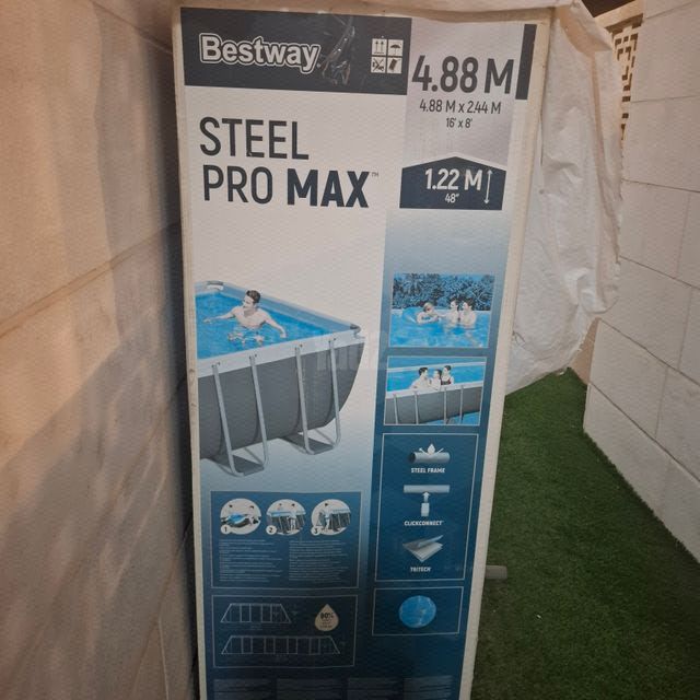 בריכה  גדולה Bastway