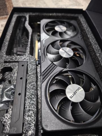 RTX 4070 TI SUPER OC 16GB