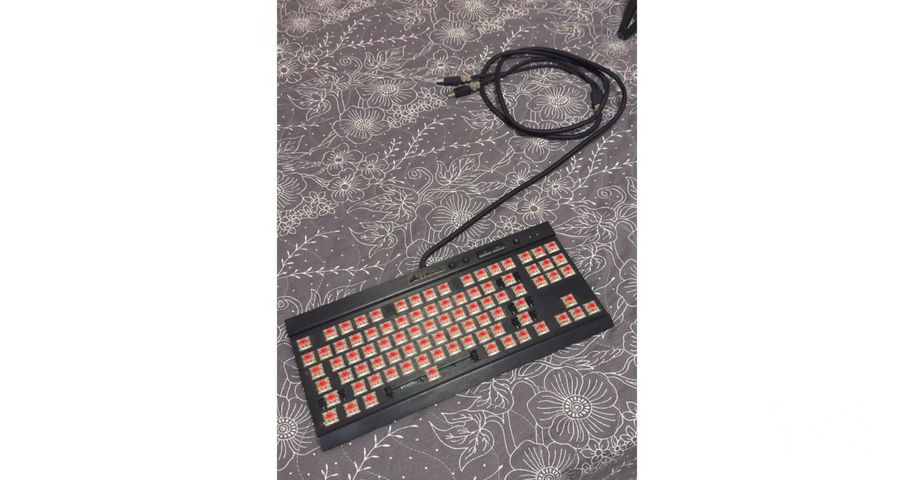מקלדת Corsair Cherry MX Red