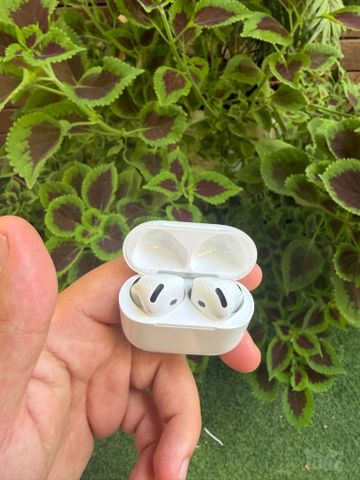 AirPods 4