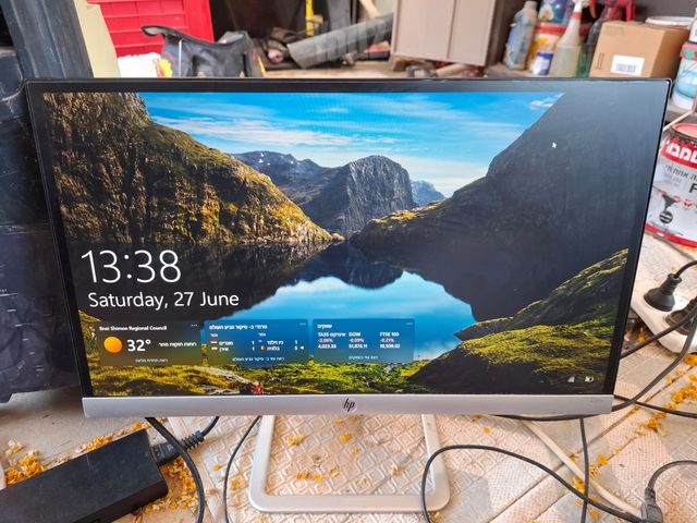 מסך 22"