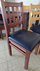 כיסאות שולחן