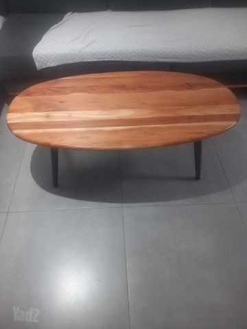 ספה ושולחן סלון