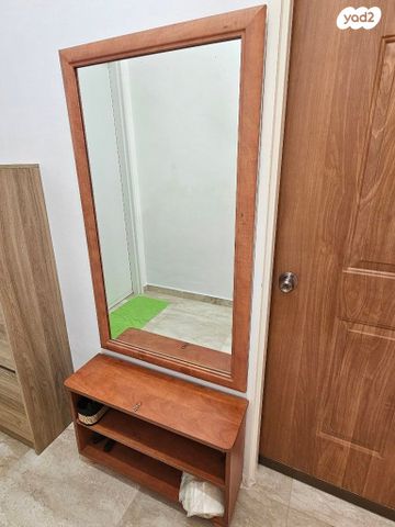 מראה ומדפים