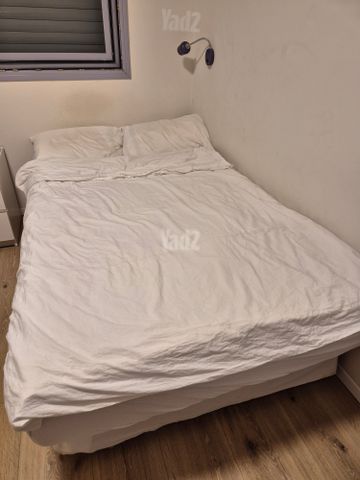 מיטת נוער עם ארגז מצעים