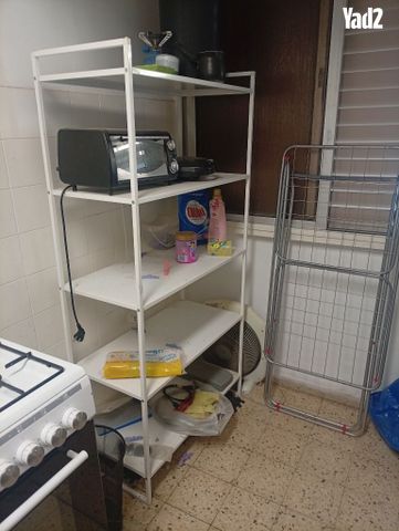 מדפי אחסון