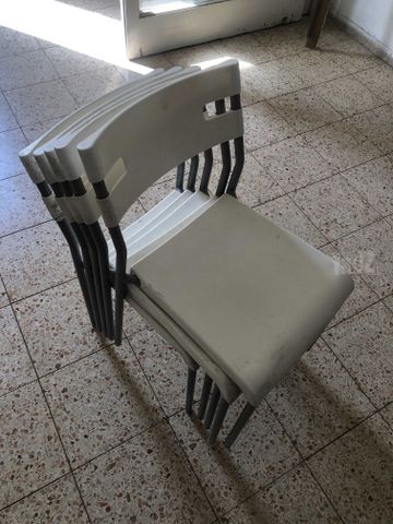 5 כיסאות