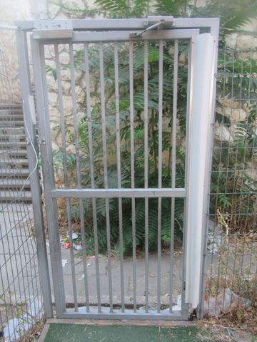 גדר ושער לחר