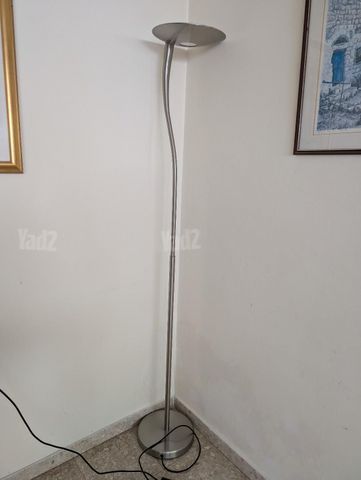 מנורה עומדת