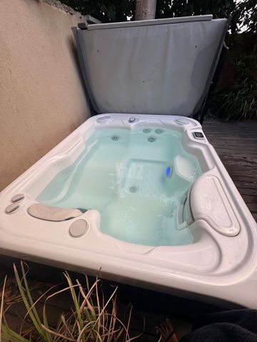גקוזי HotSpring Jetsetter