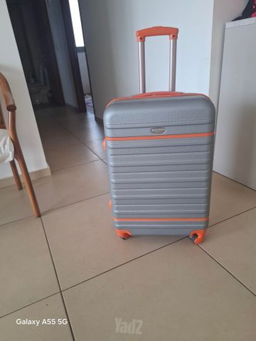 מזוודה גובה 60 סמ'
