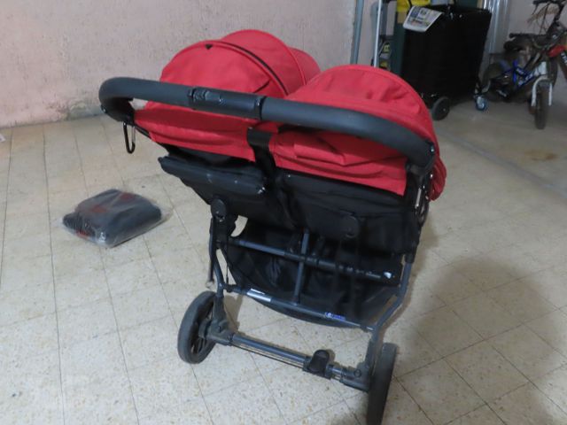 עגלת תאומים