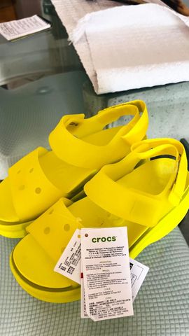 נעלי לנשים Crocs