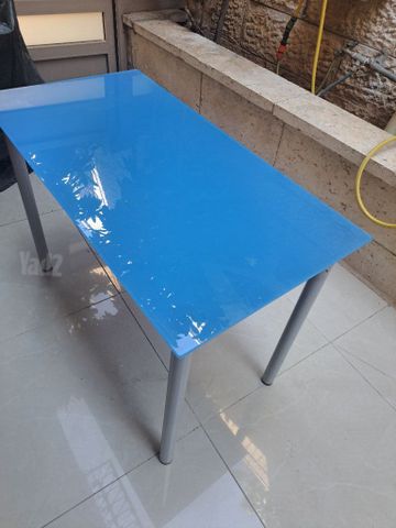 שולחן זכוכית