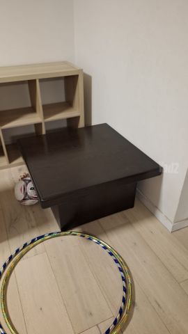 שולחן עץ