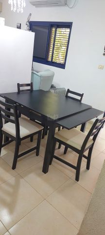 רהיטים למכירה