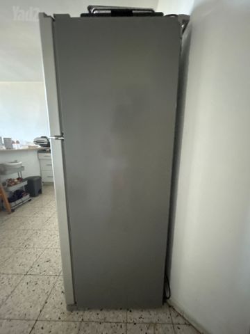 מקרר ממותג- SHARP