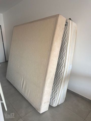 מיטת Simmons זוגית King Size