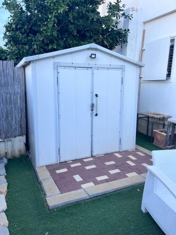 מחסן חוץ - אגוז