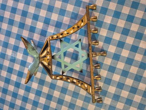 למכירה חנוכייה