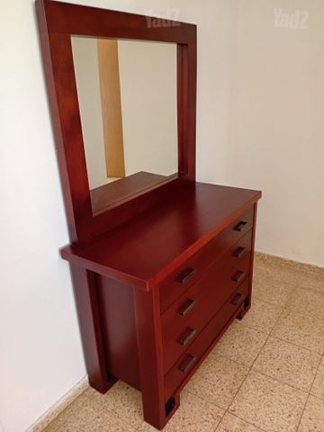 קומודה אם מראה