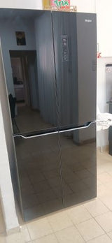מקרר שחור