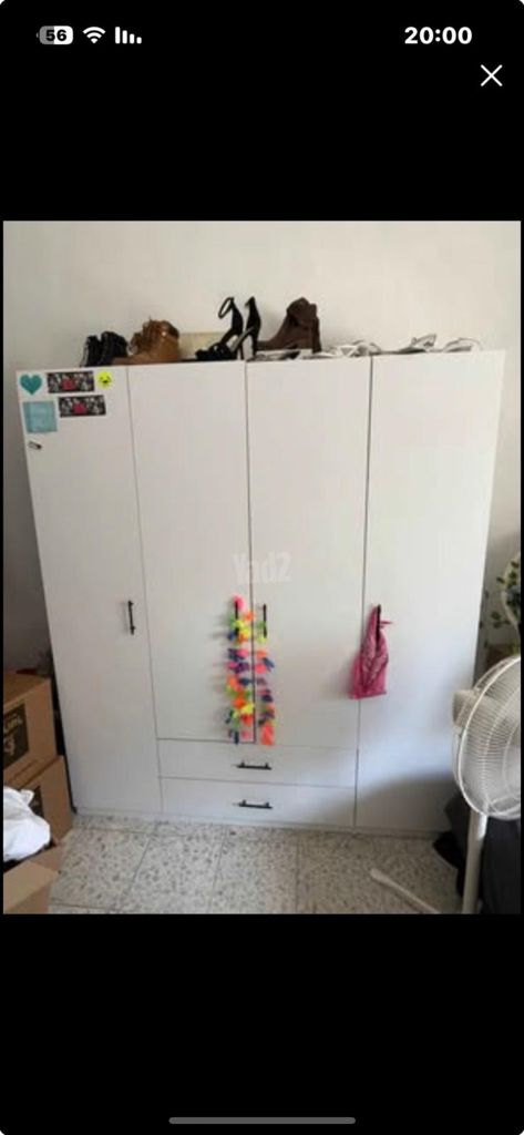 ארון בגדים לבן
