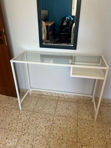 שולחן זכוכית