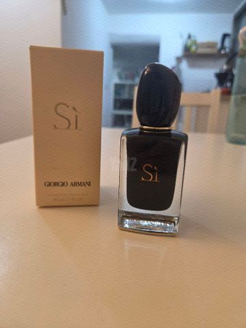 Si GIORGIO ARMANI