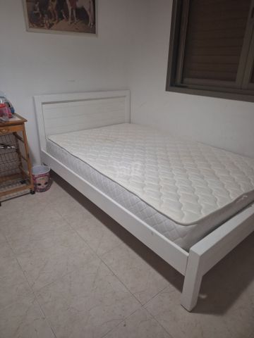 מיטה עם מזרון