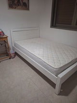 מיטה עם מזרון